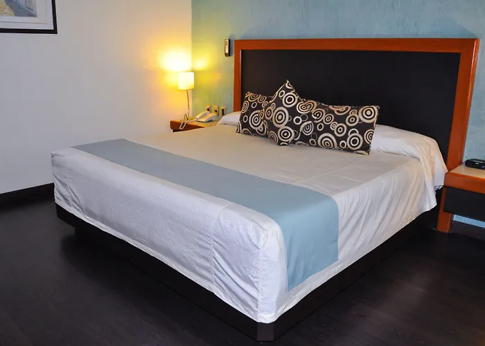 Hotel Abastos Plaza