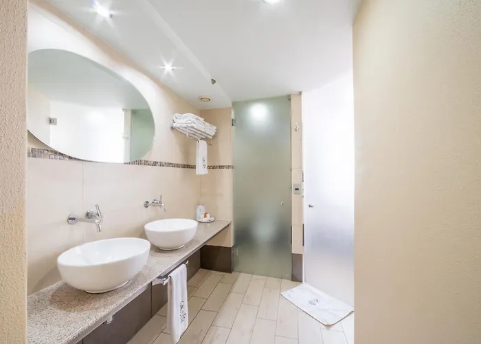 Hotel Abastos Plaza 4*