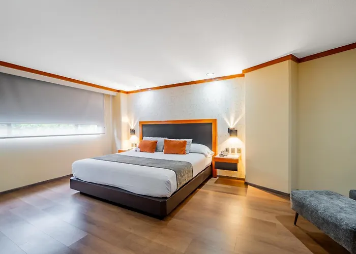 Hotel Abastos Plaza 4*